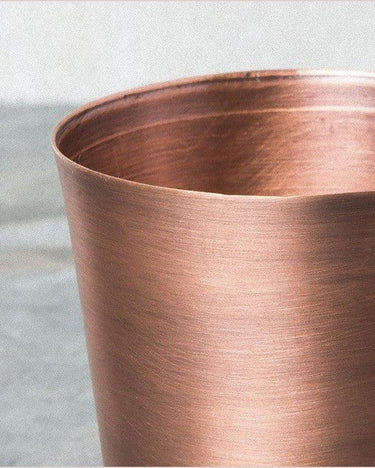 Detalle del acabado cobrizo del vaso Mangal