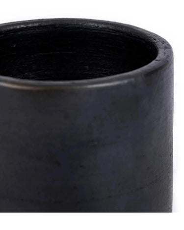 Vaso negro de cerámica para mesa natural