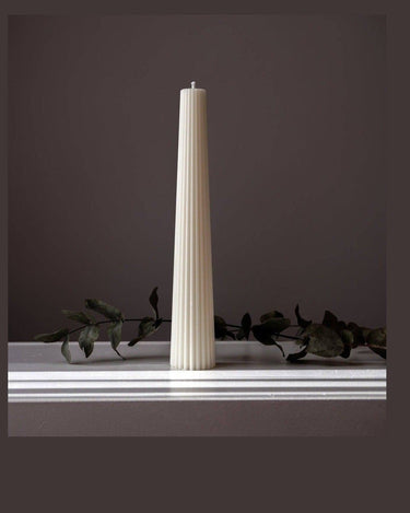 Vela artesanal de cera de soja con aroma de almizcle blanco y ámbar