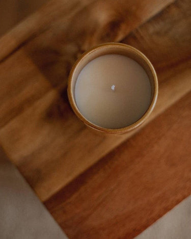 Vela natural de azahar en envase artesanal de arenisca