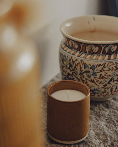 Vela recargable de cerámica artesanal con fragancia de flor de azahar