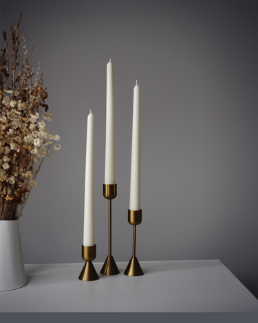 Velas blancas cónicas aromáticas de peonia