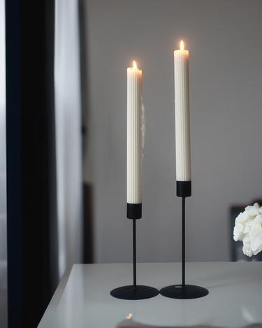 Vela con forma de columna de lavanda