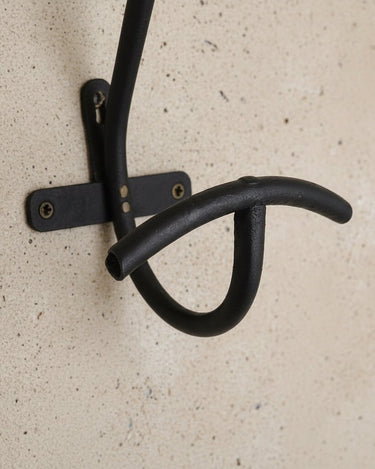 Vista 4 de perchero vintage de pared negro y dorado