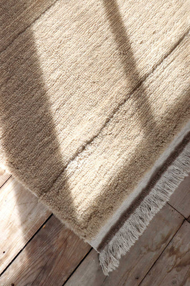Detalle de los flecos de la alfombra lavable Steppe
