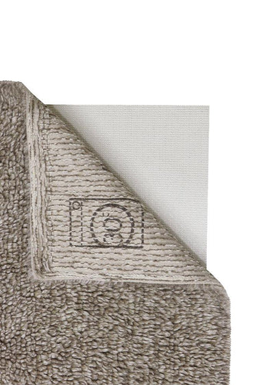 Alfombra Tundra gris de 80 × 140 cm en un interior cálido